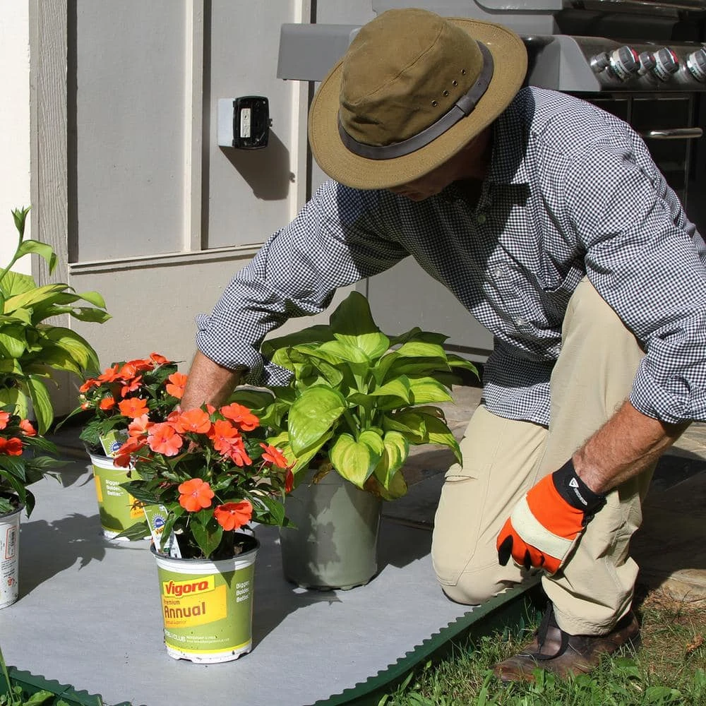 Vigoro 4 ft. x 100 ft. Matrix Grid Heavy-Duty Landscape Fabric (4-Pack) - Image 10